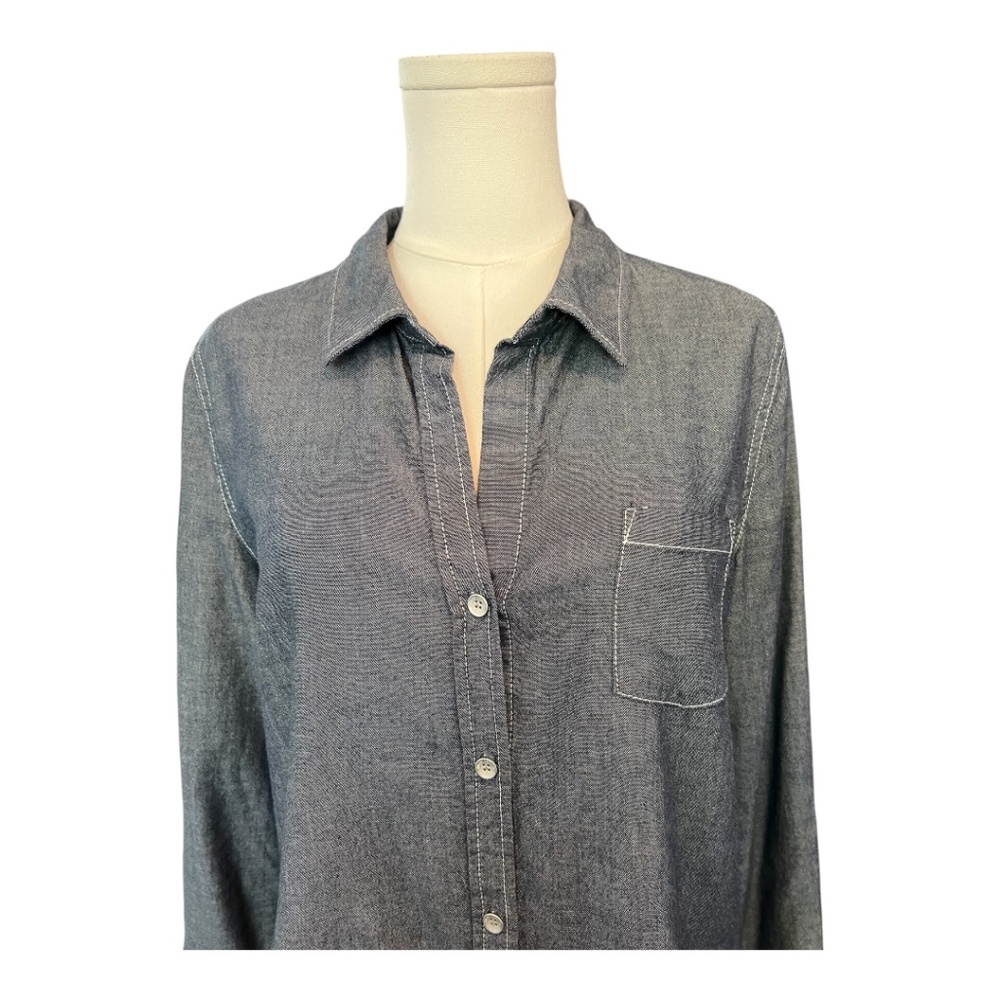 👔 EUC DKNY Blue Denim Button-Up Collared Shirt Sz M - Picture 2 of 7